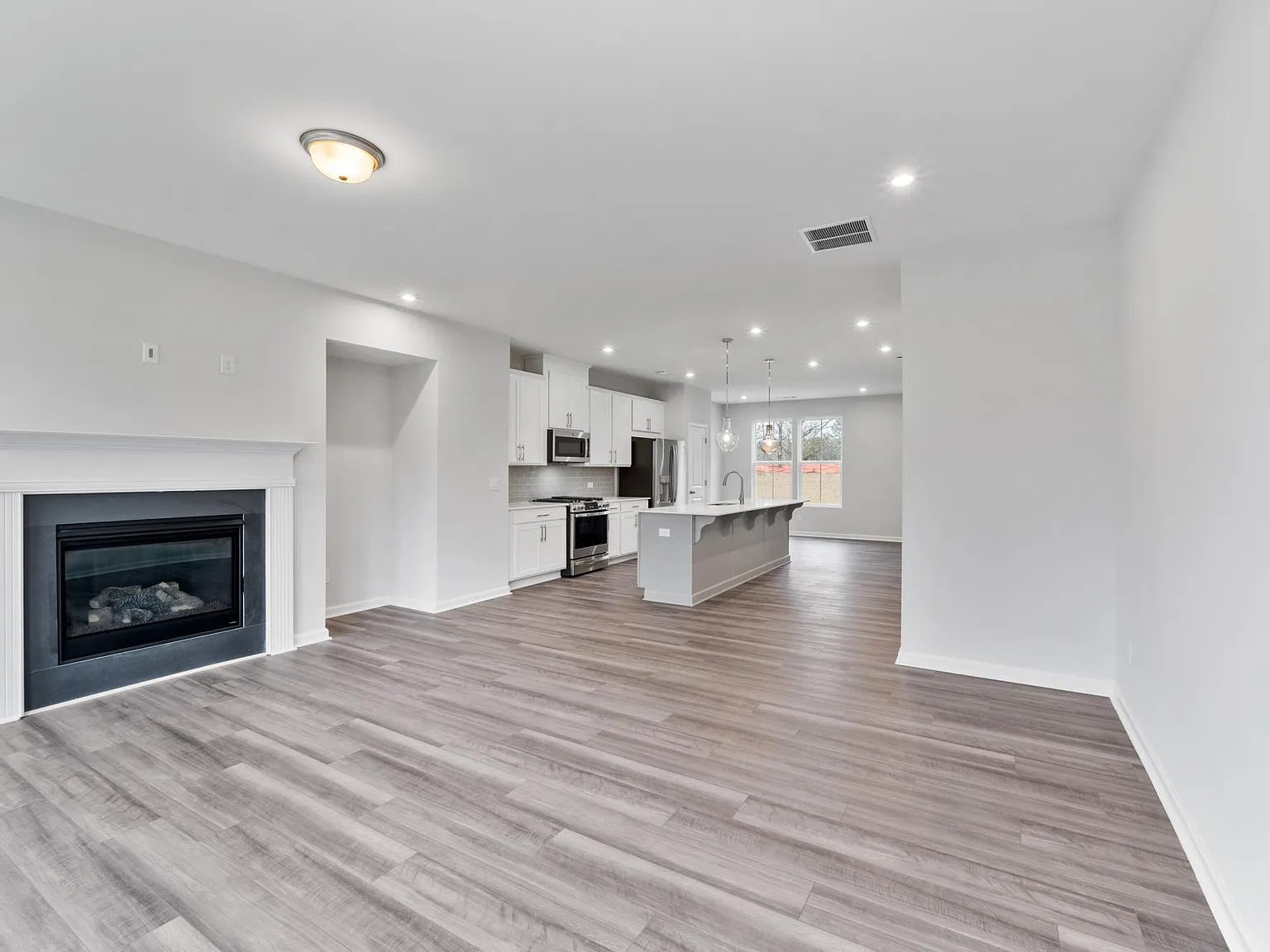 3 bed, 2.5 bath, 1985 sqft, $2,500 — Photo 3