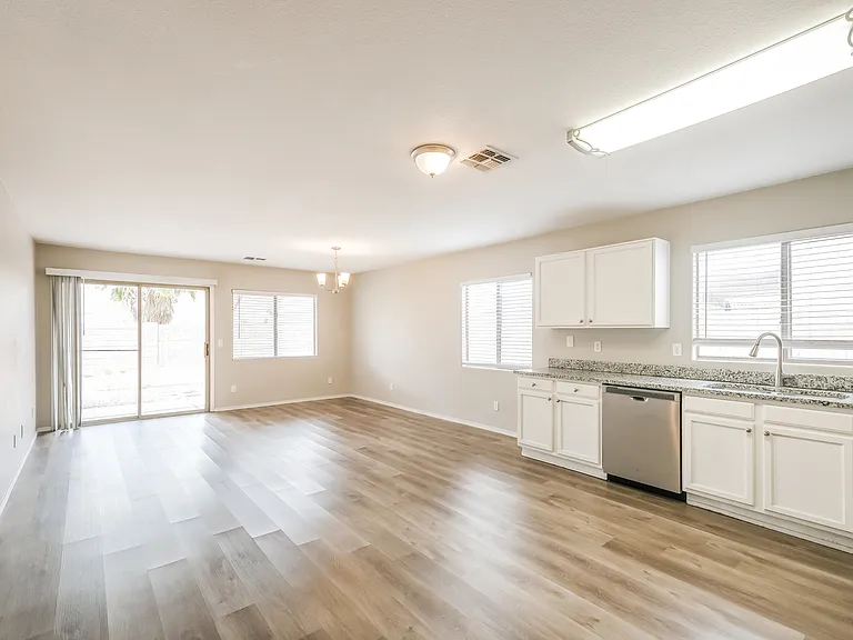 12929 W Willow Ave — Photo 8
