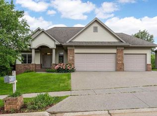 959 Tamarack Trl, Iowa City, IA 52245