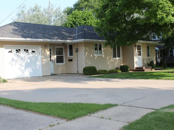 803 S Adams St, Wellsburg, IA 50680