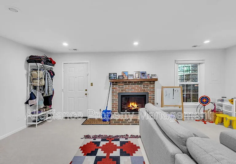 6861 Williamsburg Pond Ct — Photo 27
