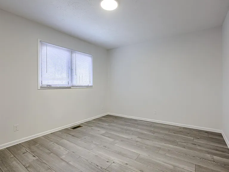 240 N 1st St #11 — Photo 17