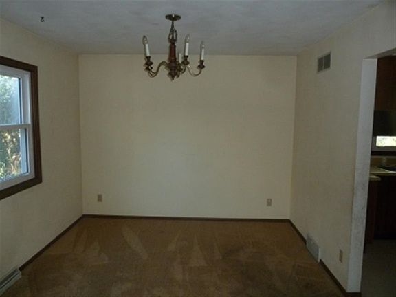 3rd image of 5741 Williamsburg Way