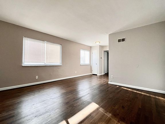 3rd image of 5601 Dewey Ave APT 106