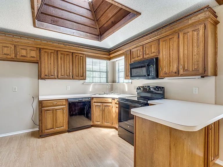 1001 Jorgenson Rd — Photo 9