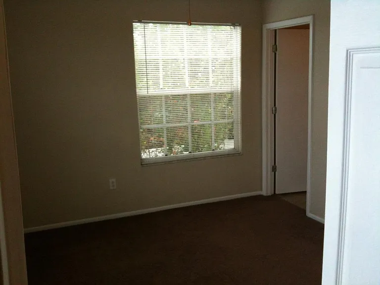 439 Kensington Lake Cir — Photo 10