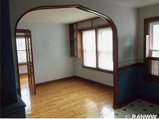 3rd image of 3088N East River Road
