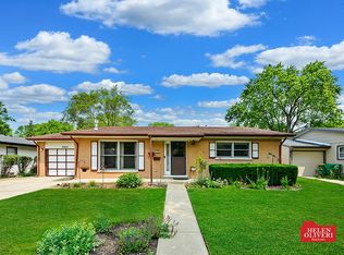 940 Pebble Dr, Wheeling, IL 60090