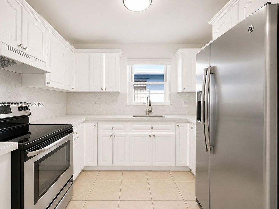 1st image of 3231 SW 25th St #2