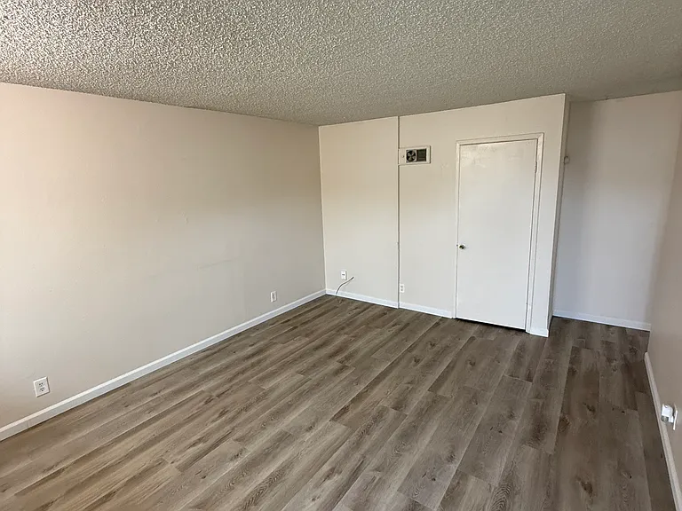 1260 E Washington Ave #7 — Photo 2
