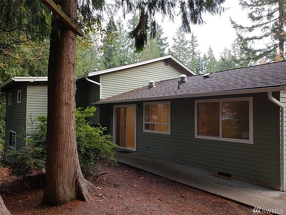3rd image of 65 NW Green Hill Ct