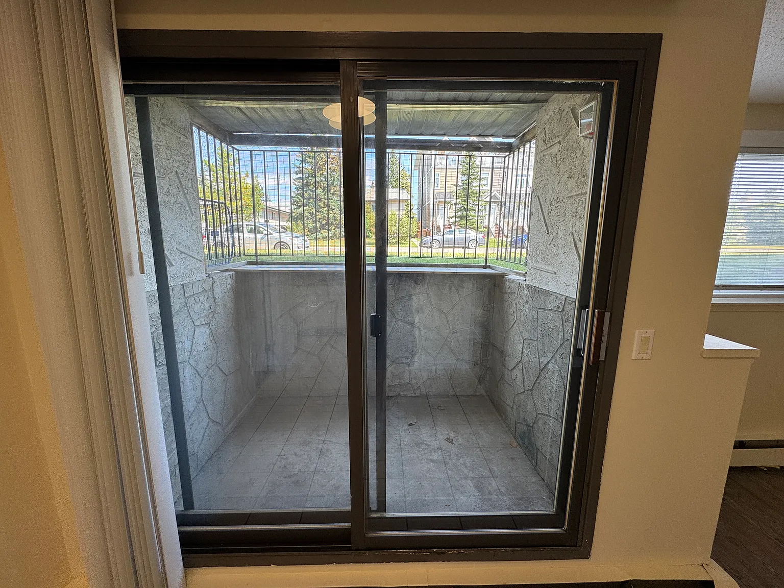 Clean 1 Bedroom Condo (RP023) — Photo 3