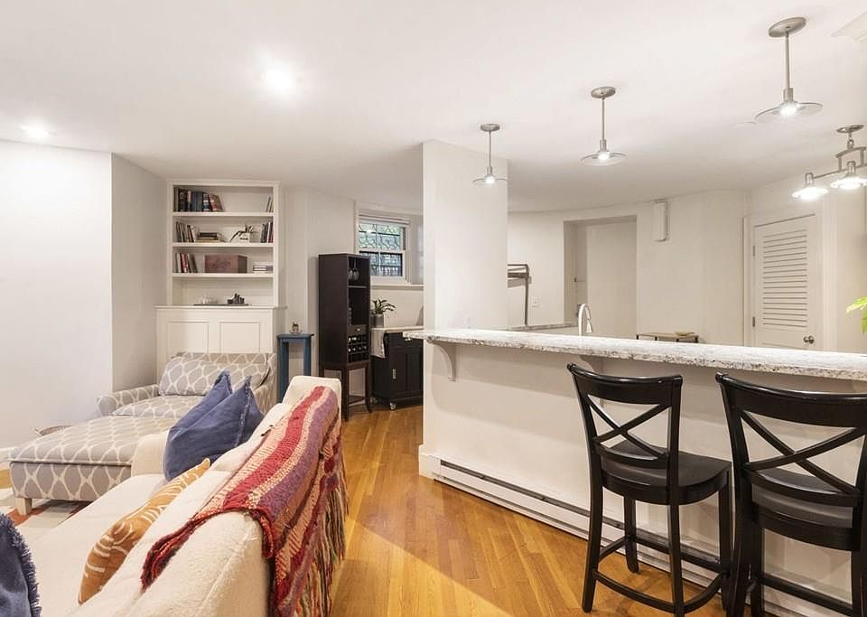 1st image of 17 Gloucester St APT A