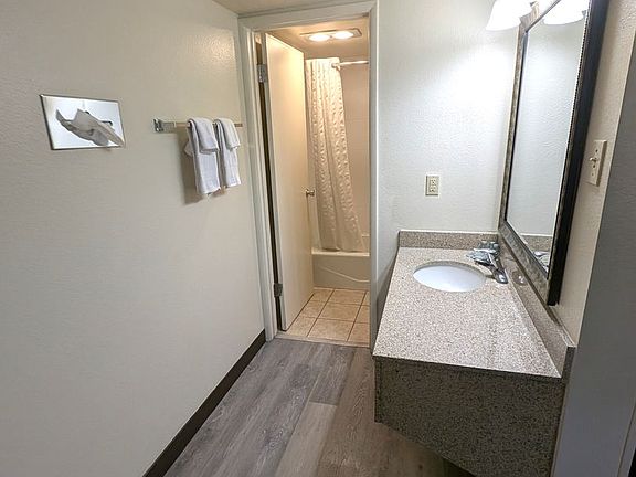 5th image of 1317 E Gurley St #355