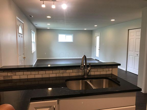 4th image of 2402 Brentnell Blvd