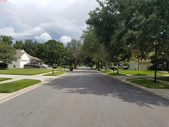 4th image of 1165 Twin Oaks Cir