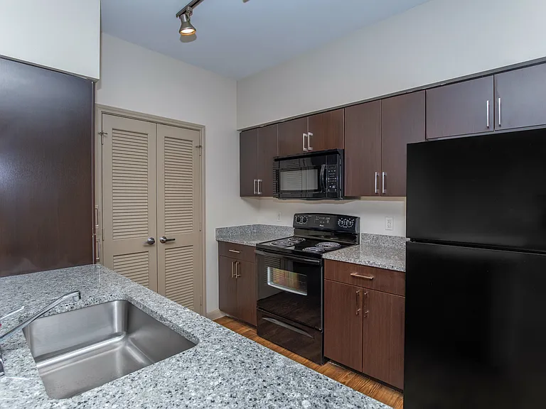La Mariposa Apartments — Photo 31