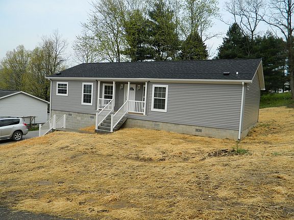 2nd image of 608 Lemont Ln