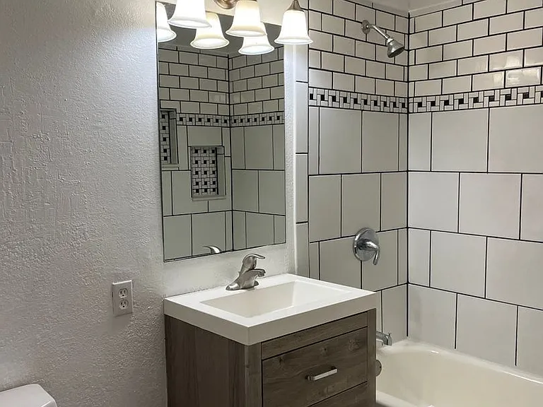 355 Lakepointe Dr #102 — Photo 13