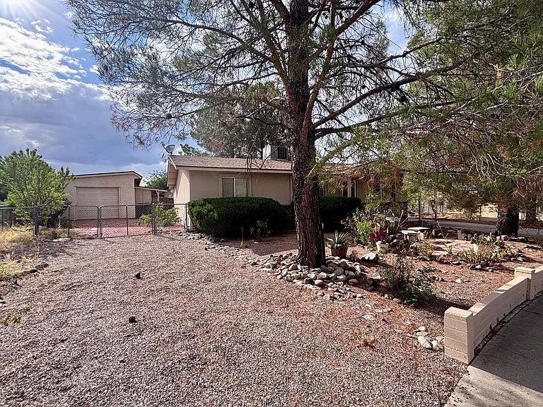 1322 E Five Star Blvd — Photo 2