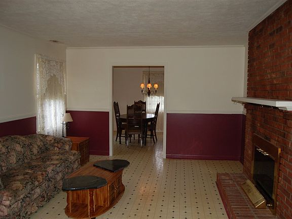 3rd image of 1587 Oakmont Dr
