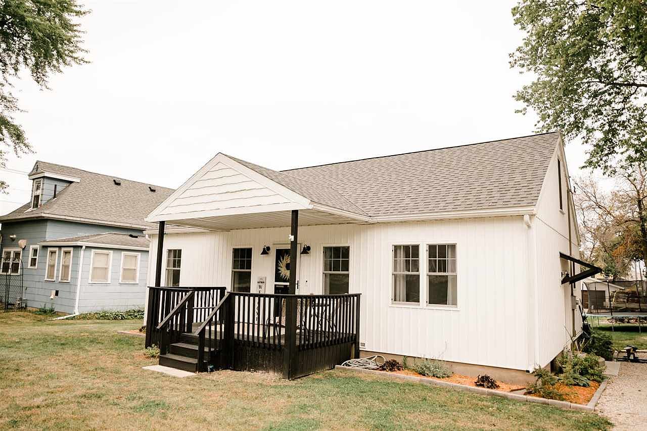 110 E Vinton St, Coggon, IA 52218 Zillow