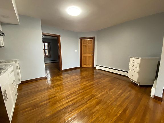 3rd image of 403 Hampshire St #2