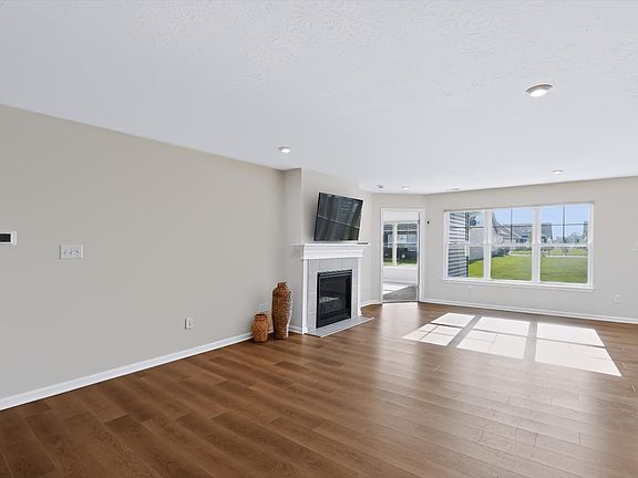 3rd image of 113 Maxim Ct