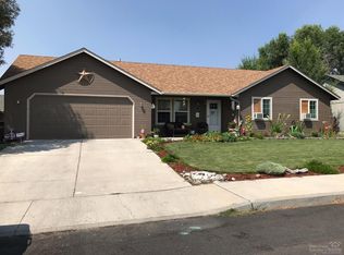 2829 SW 25th St, Redmond, OR 97756