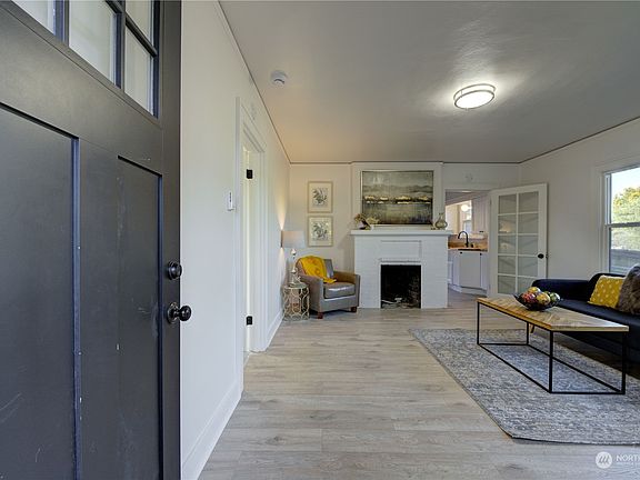4th image of 3412 Nassau Street