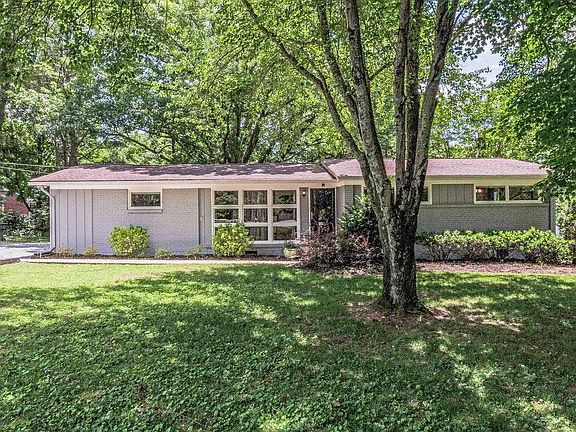 Welcome to 527 Inwood Drive! 

*Photos are from 2017 (furnishings not included); updated photos coming soon!