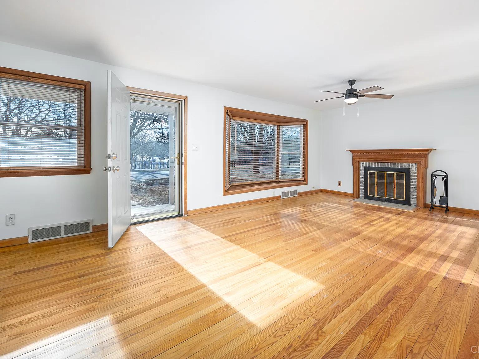 4 bed, 2200 sqft, $2,100 — Photo 4