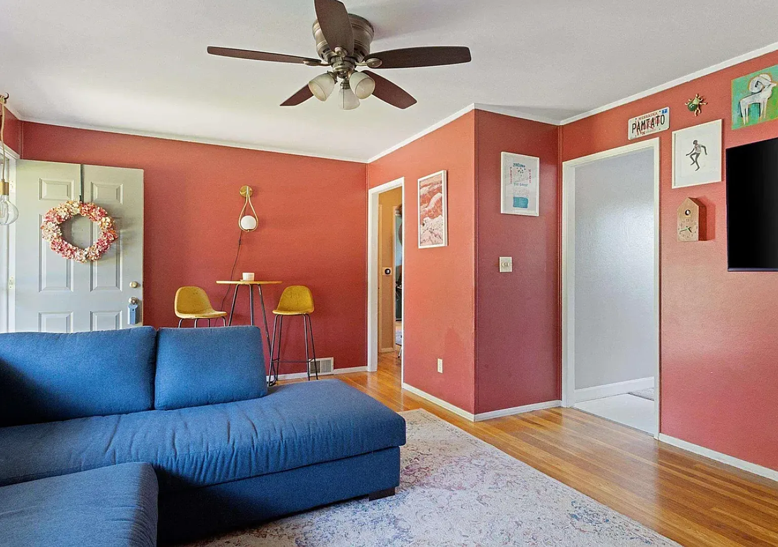 Charming 2-Bedroom Home in Popular Benson Neighborhood — Photo 4