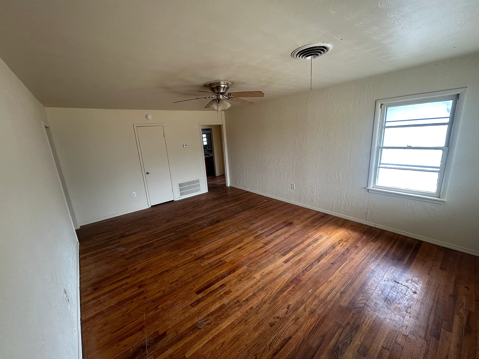 3 bed, 1000 sqft, $1,000 — Photo 3