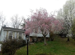 241 Jasmine Dr, Hanover, PA 17331