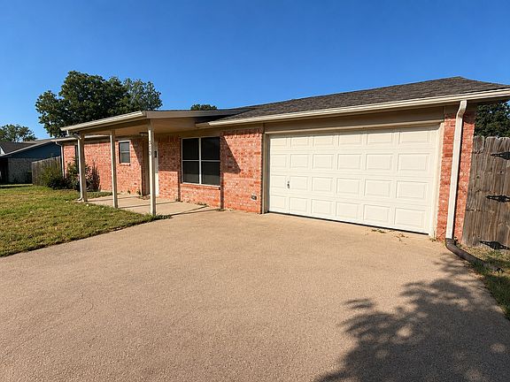 3rd image of 513 Ranch Rd