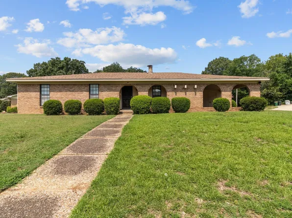 2 Bradford Dr, Little Rock, AR 72227