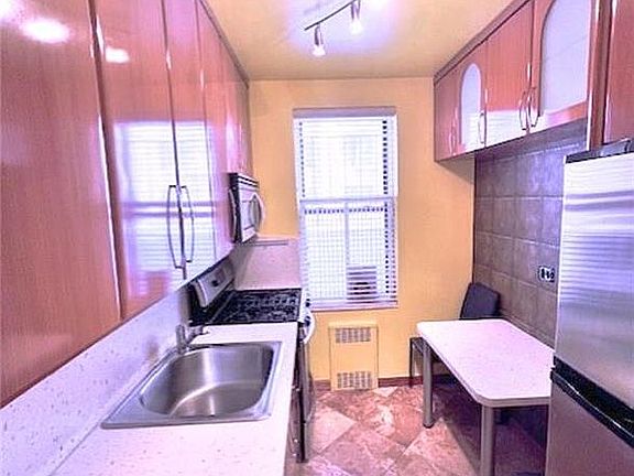 4th image of 2615 Homecrest Ave APT 1B