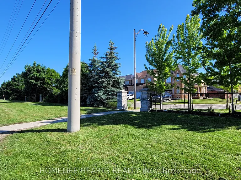 43 Turquoise Cres — Photo 1