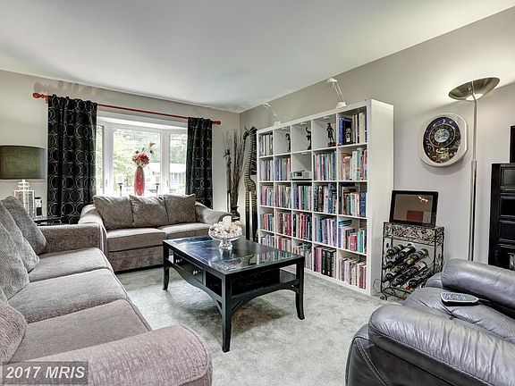 5th image of 1046 Plum Creek Dr