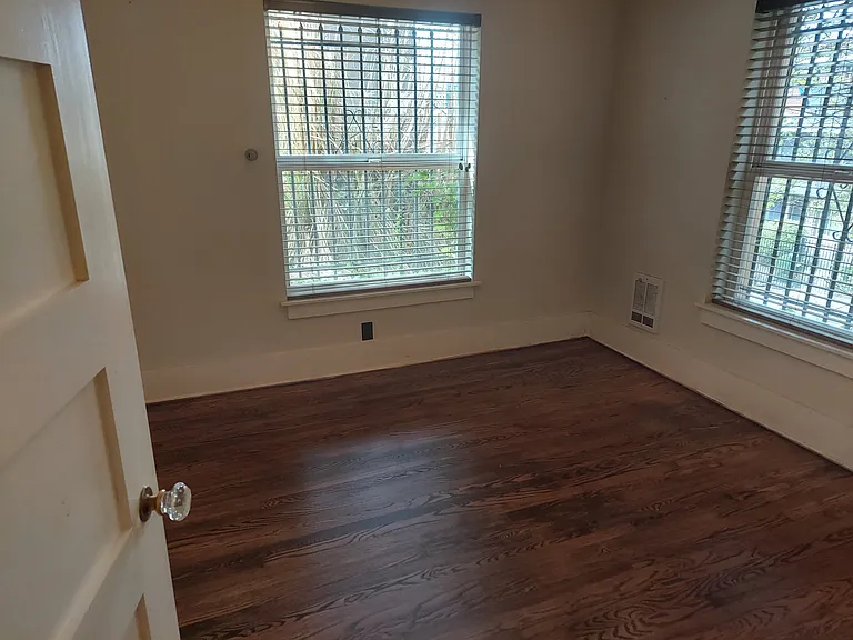 317 E Thomas St #7 — Photo 11