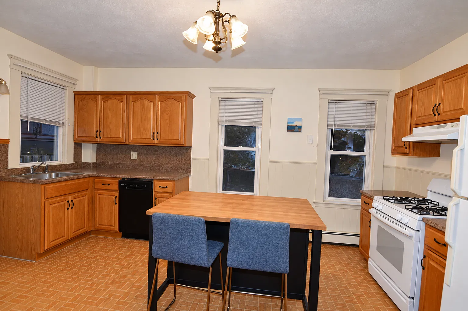 2 bed, 1300 sqft, $2,600 — Photo 1
