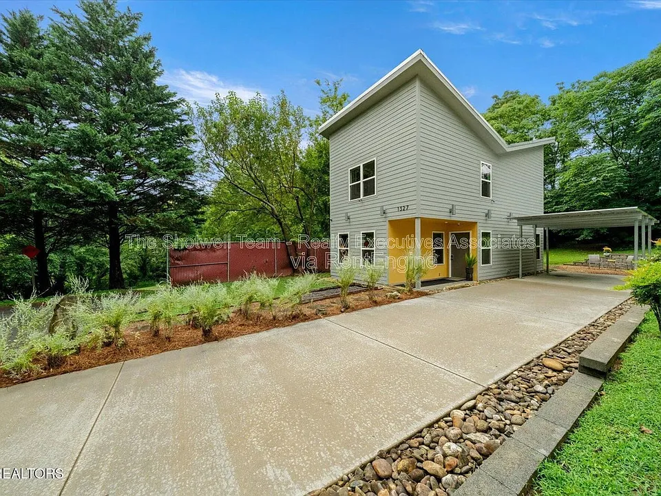 1327 Brown Ave