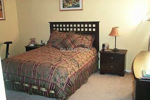 Huge master bedroom w/ walk-in closet