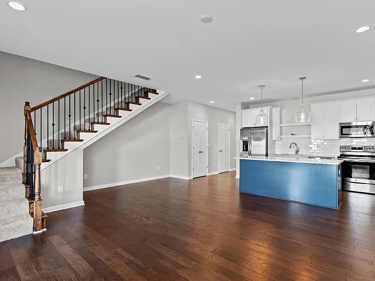 4205 Taylor Cove Ct — Photo 6