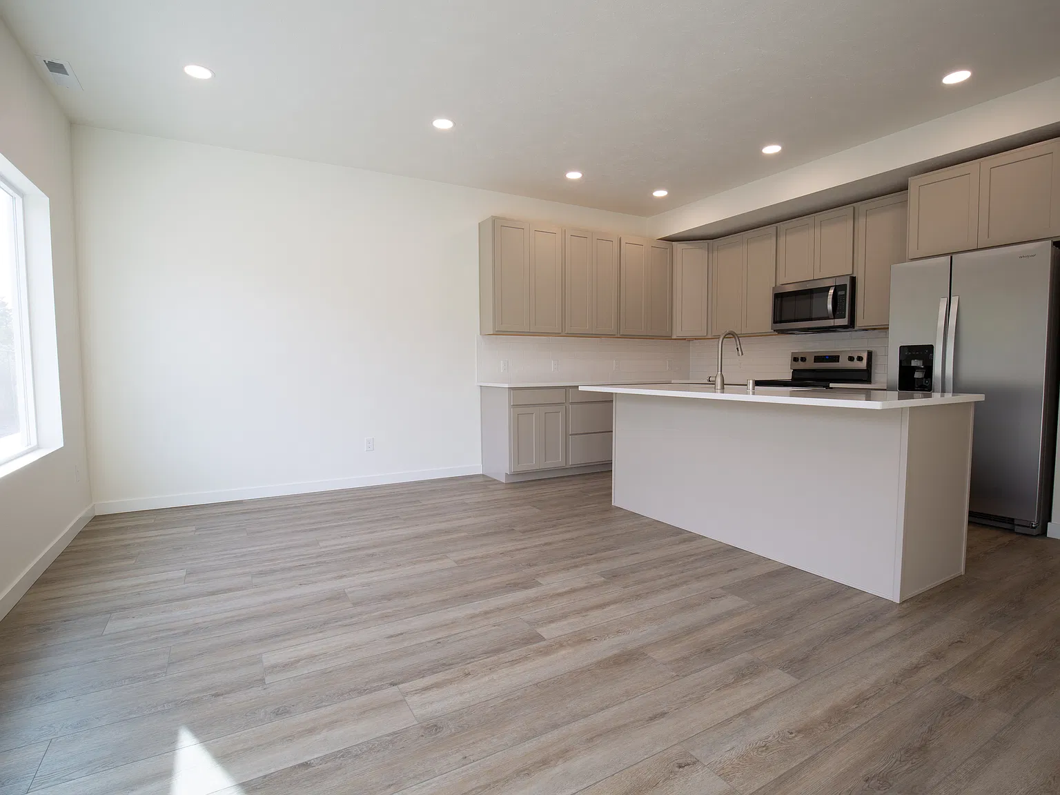 3 bed, 2.5 bath, 1448 sqft, $2,295 — Photo 3