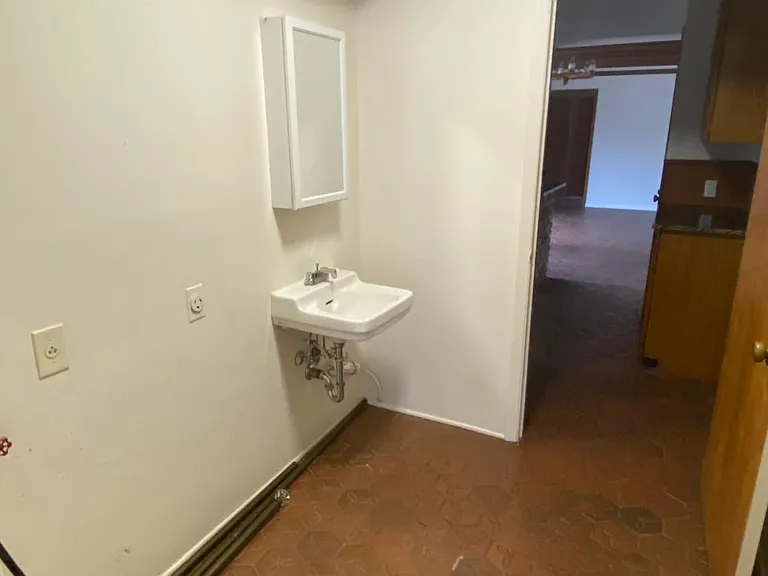 Laundry Room with sink