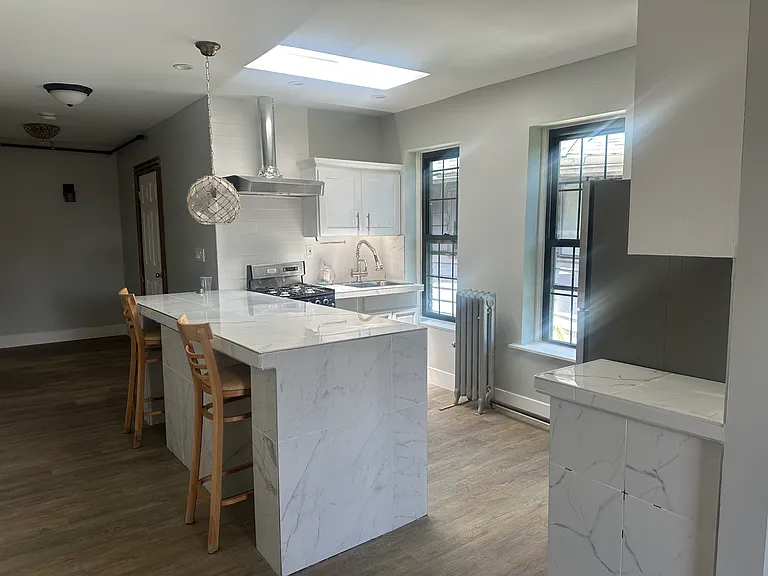 643 N Main St #2 — Photo 2
