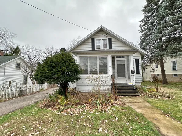 625 Eastview St, Elgin, IL 60120