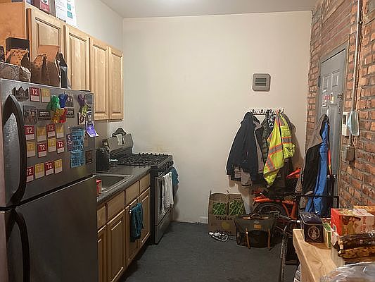 5th image of 638 Park Pl APT 4A